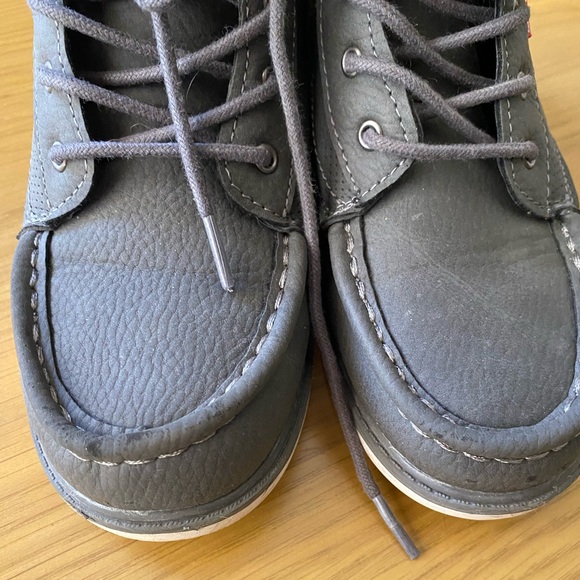 SOLD - Levi’s Kids Gray High-Top Shoes - Picture 5 of 12